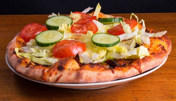 19. Salat Pizza